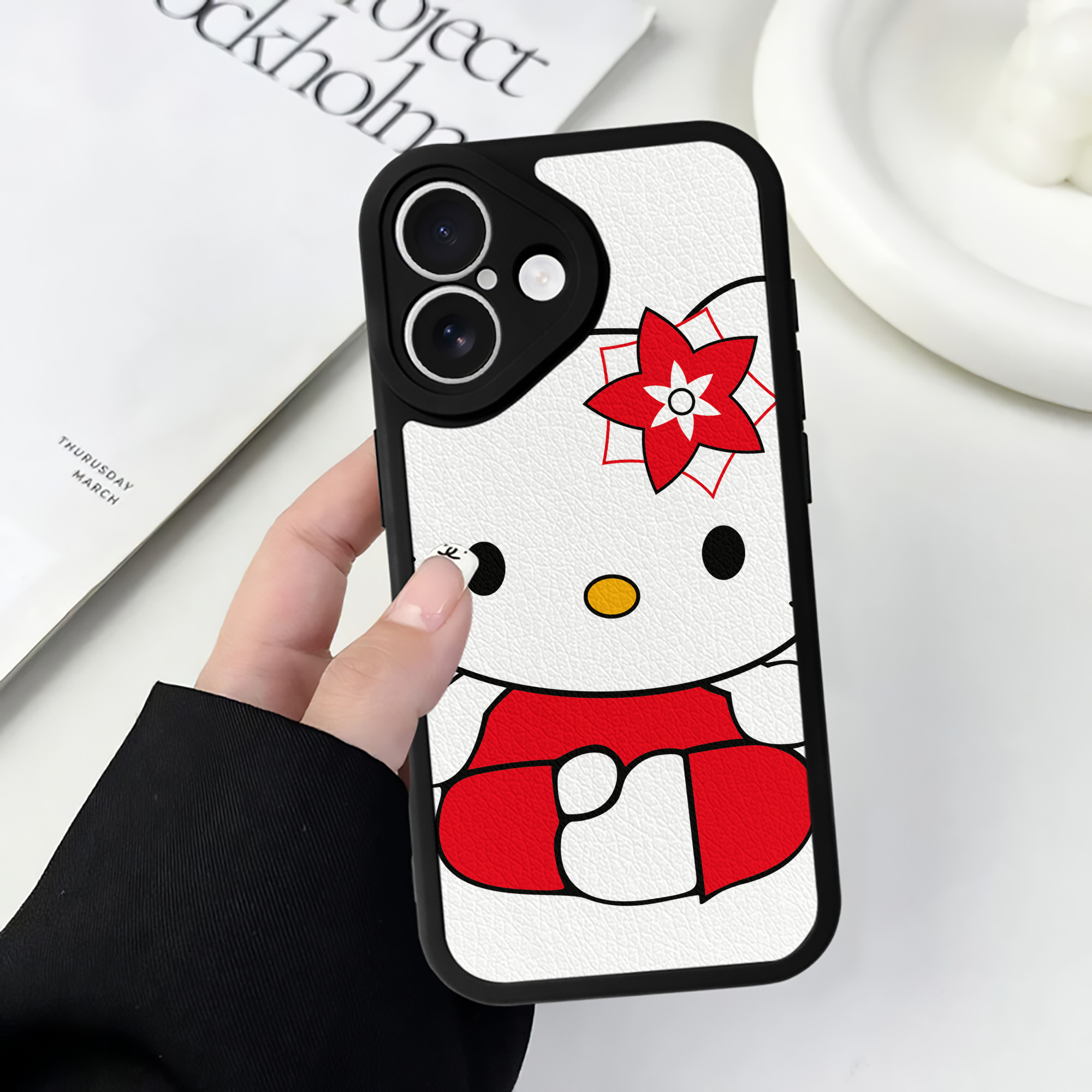（画像用） Hello Kitty ハローキティ 【iPhone 16シリーズ対応】シリコンスマホケース（レザー調） 材質：シリコン